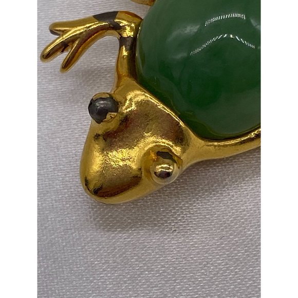 KJL signed Frog Brooch Green Stone iin Metal Gold Plate Mount Good Condition - Picture 2 of 9